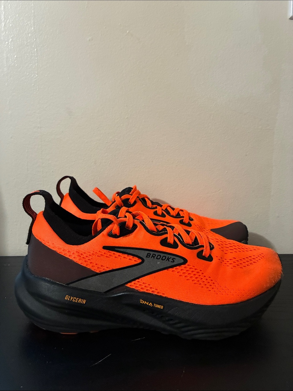 Brooks Glycerin 22 running shoes in a vibrant orange and black size 7.5